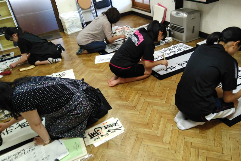 伝統・文化を大切にし、礼儀作法にも力を入れています。